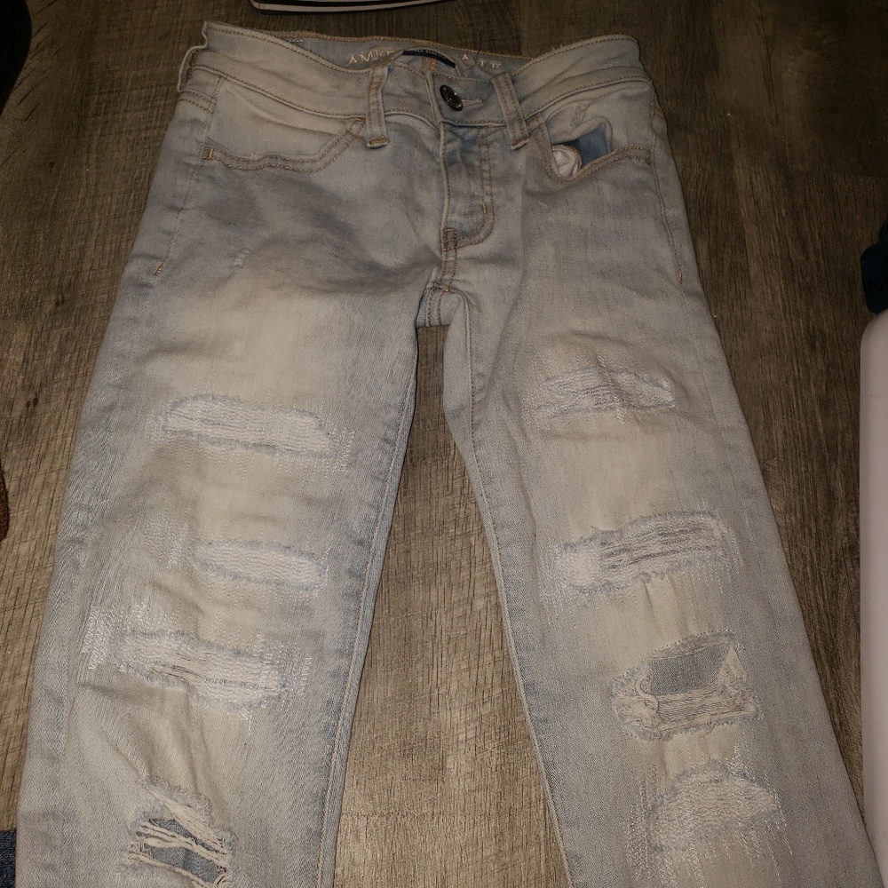 Ripped American Eagle Skinnies.